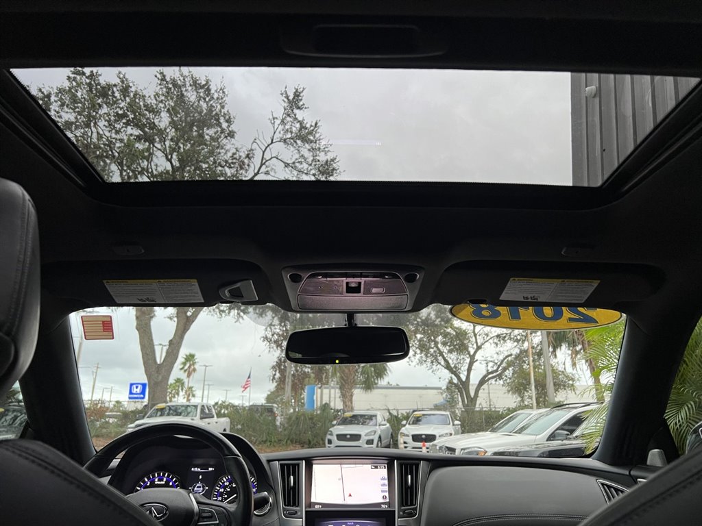 2018 Infiniti Q60 Luxe photo