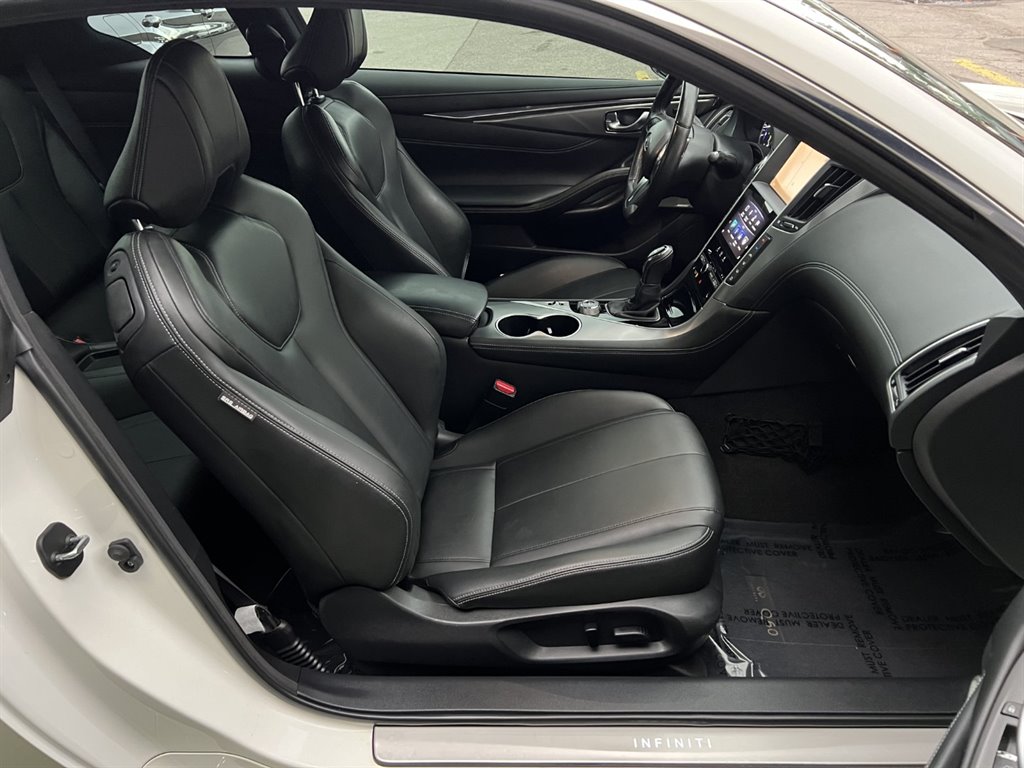 2018 Infiniti Q60 Luxe photo