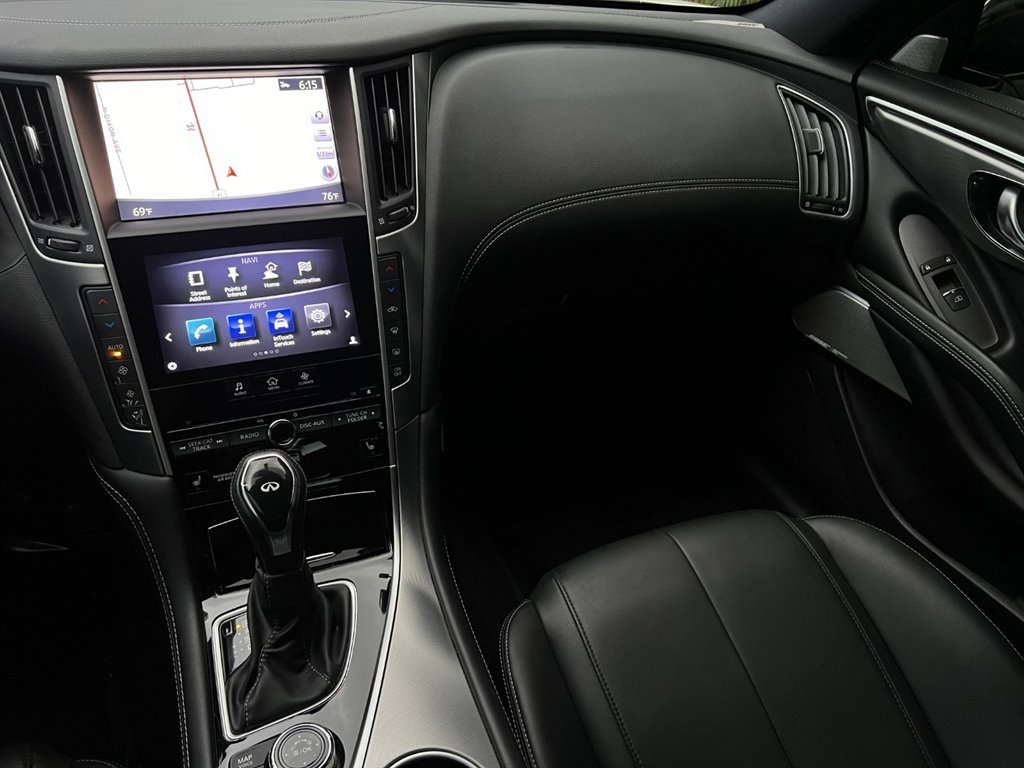 2018 Infiniti Q60 Luxe photo