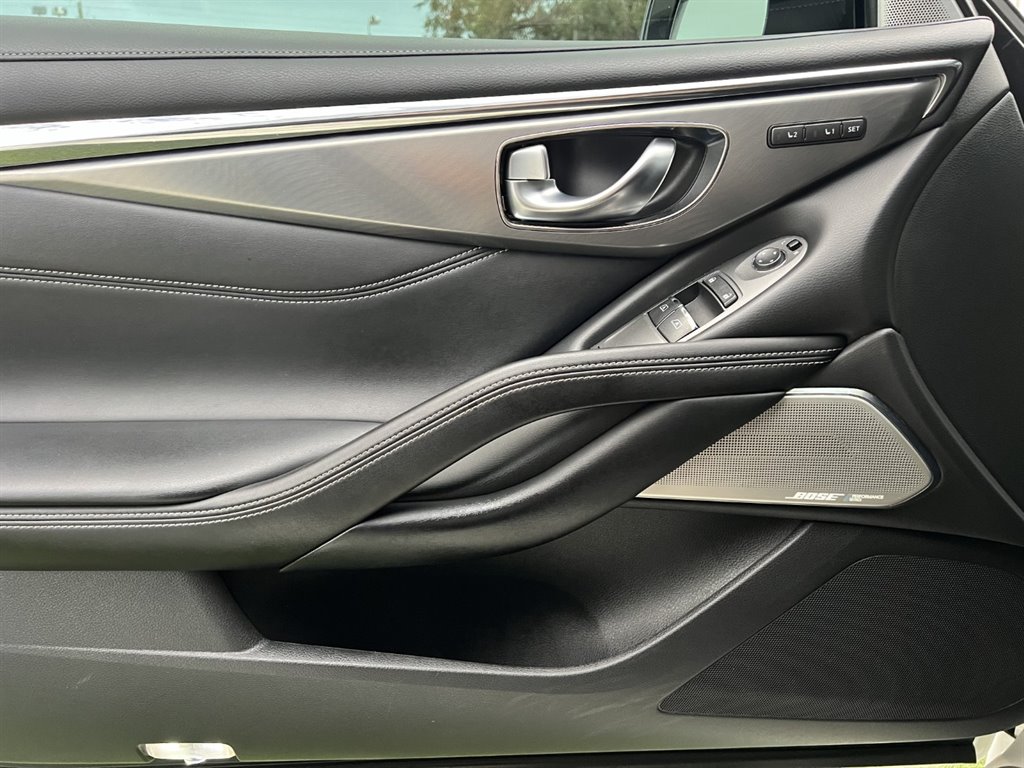2018 Infiniti Q60 Luxe photo