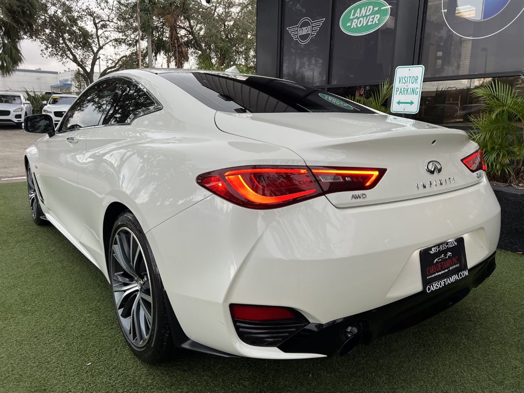 2018 Infiniti Q60 Luxe photo