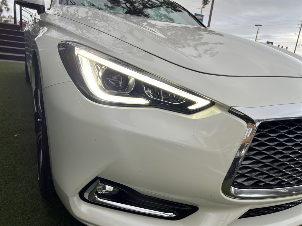 2018 Infiniti Q60 Luxe photo