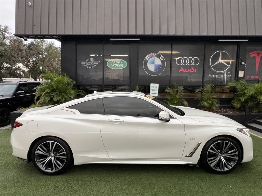 2018 Infiniti Q60 Luxe photo