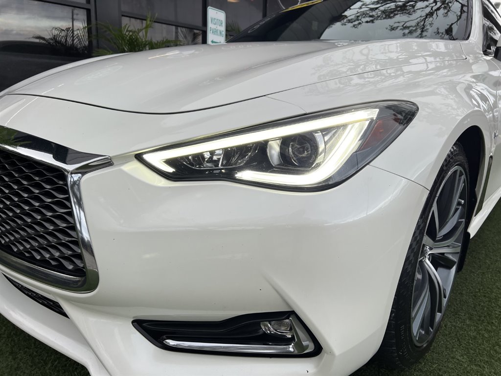 2018 Infiniti Q60 Luxe photo