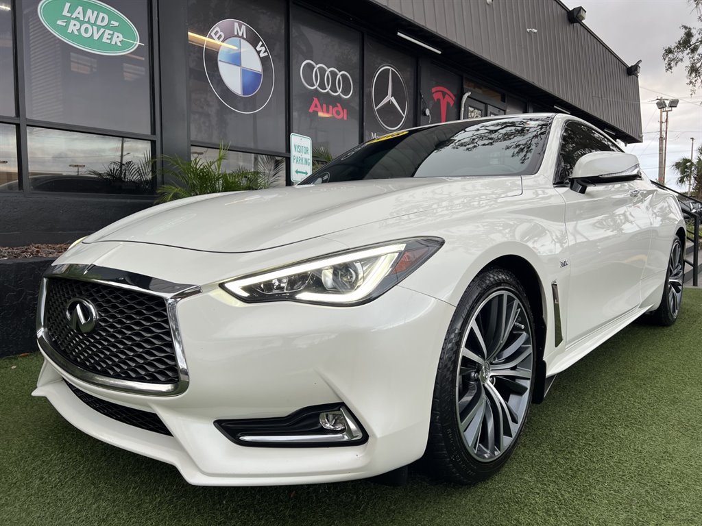 2018 Infiniti Q60 Luxe photo