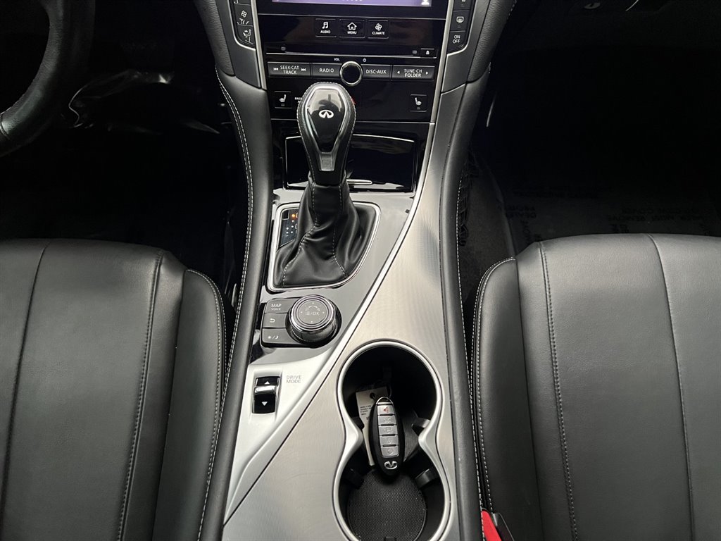 2018 Infiniti Q60 Luxe photo