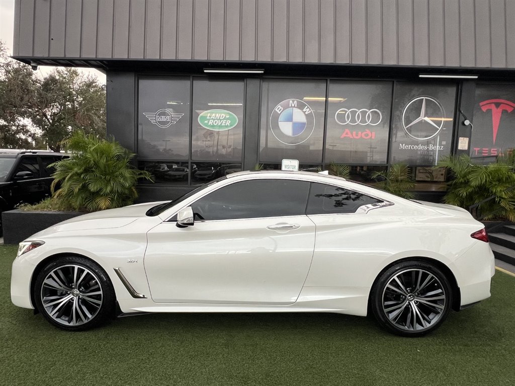 2018 Infiniti Q60 Luxe photo