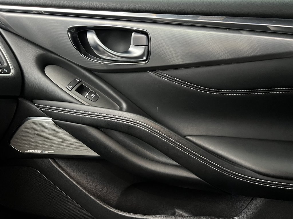 2018 Infiniti Q60 Luxe photo