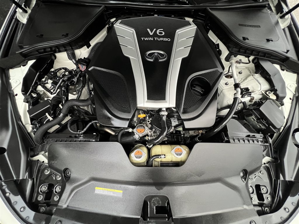 2018 Infiniti Q60 Luxe photo