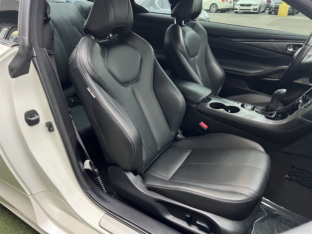 2018 Infiniti Q60 Luxe photo