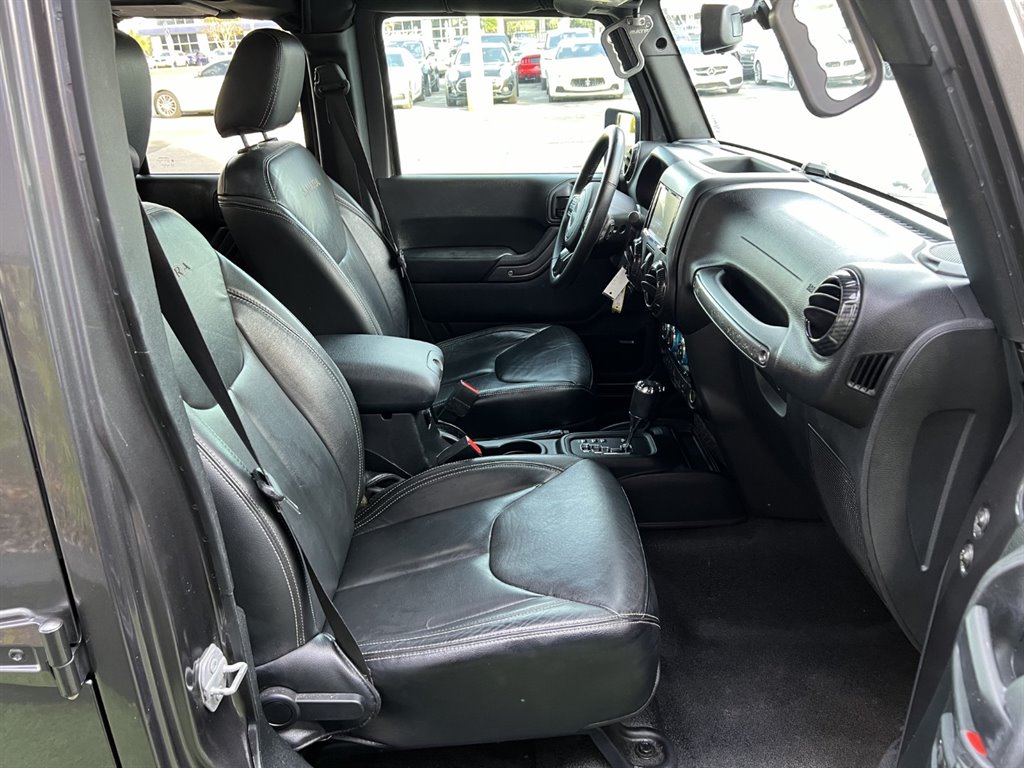 2017 Jeep Wrangler Unlimited Sahara photo