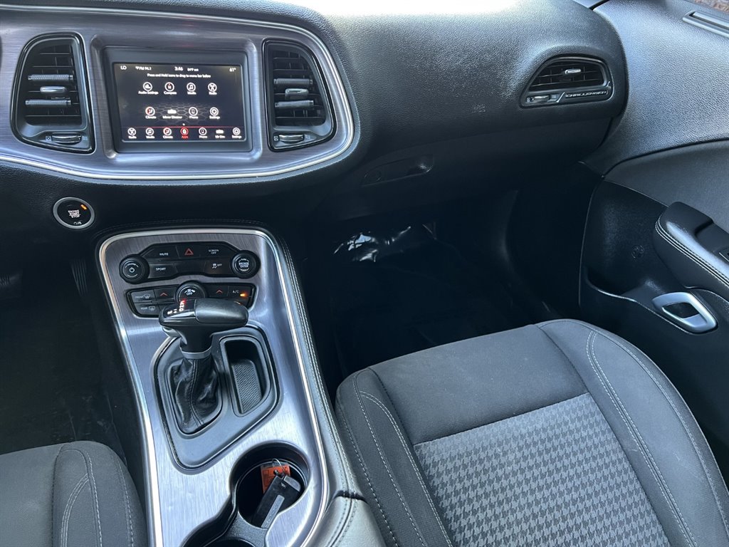 2018 Dodge Challenger SXT photo