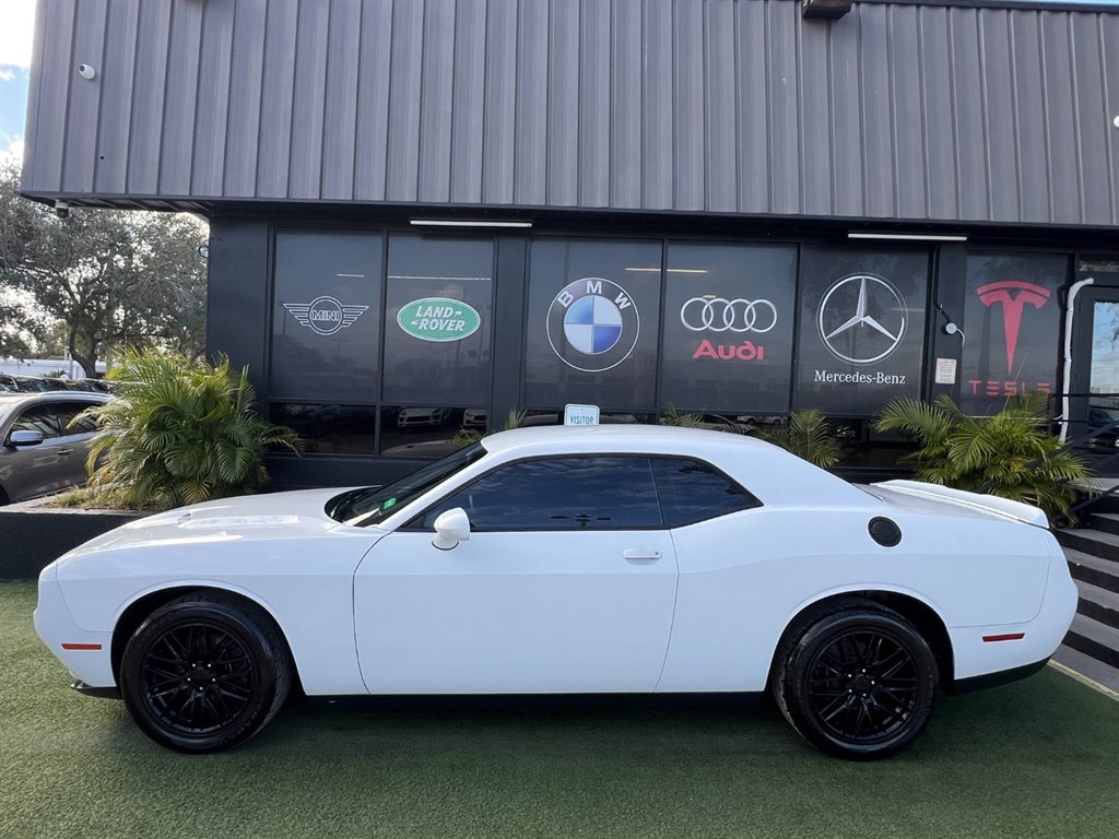 2018 Dodge Challenger SXT photo