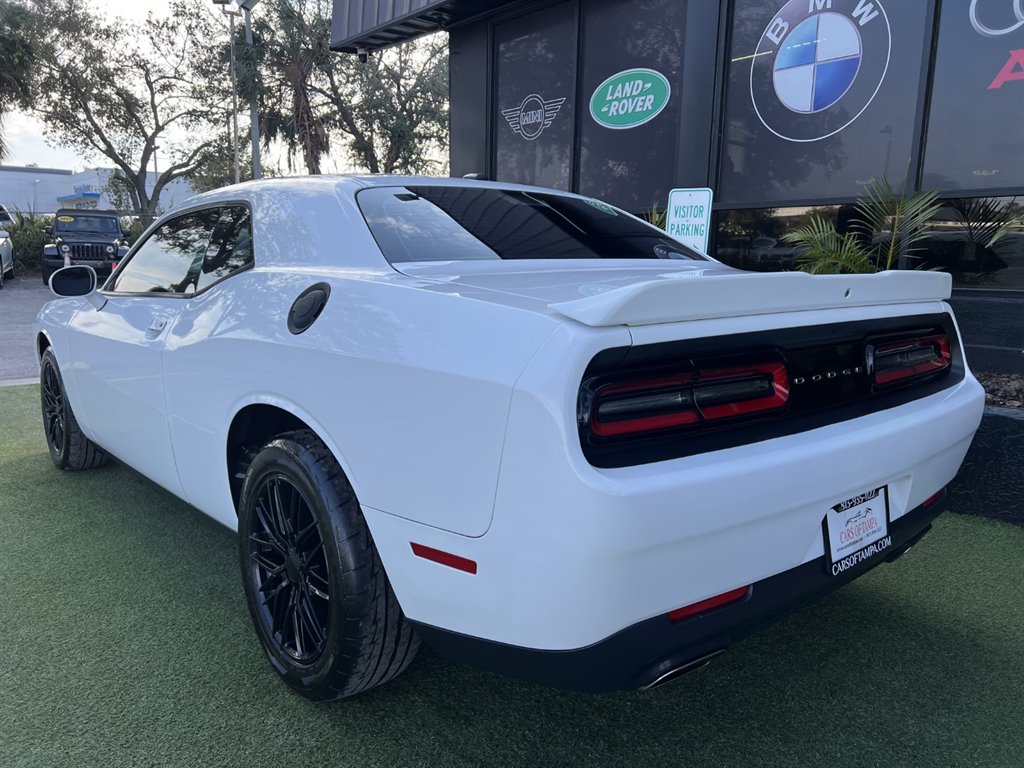 2018 Dodge Challenger SXT photo