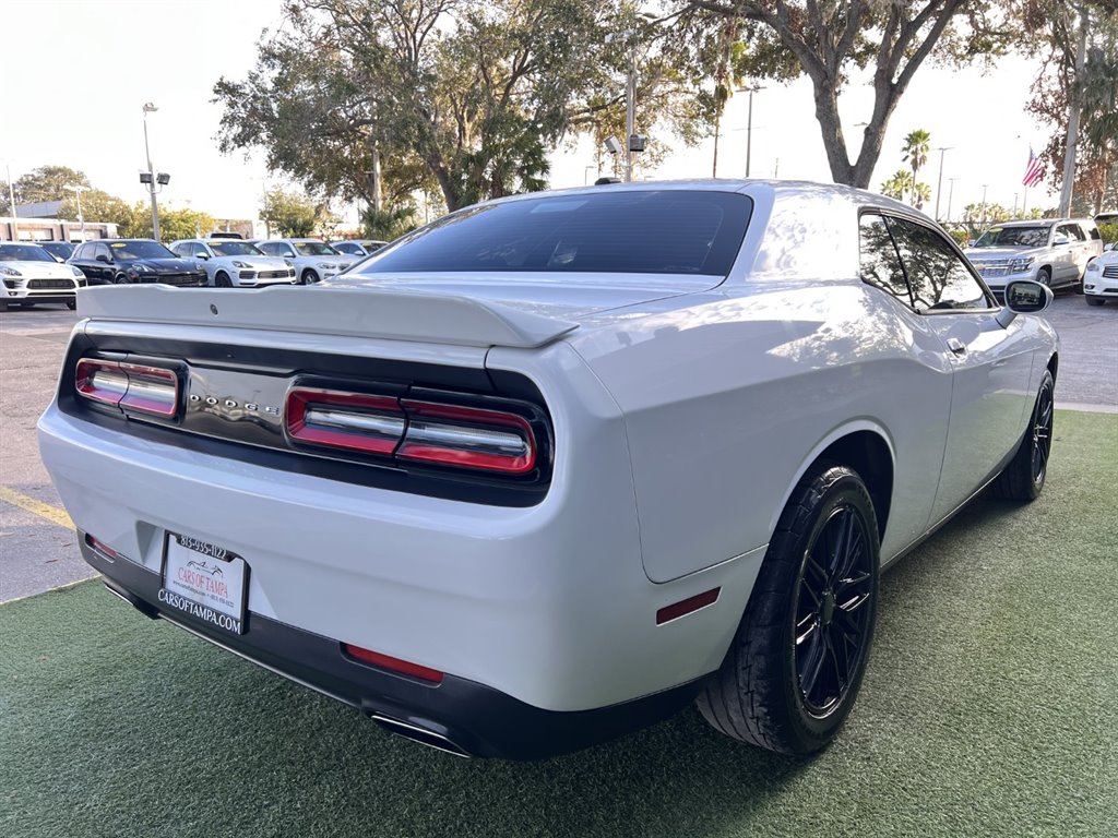 2018 Dodge Challenger SXT photo