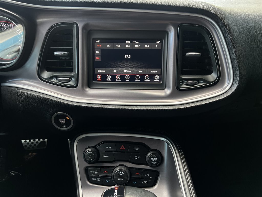 2019 Dodge Challenger SXT photo