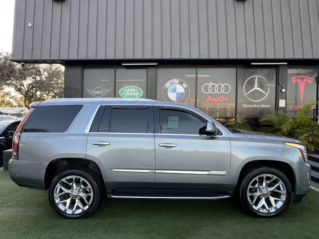 2019 Cadillac Escalade Luxury photo