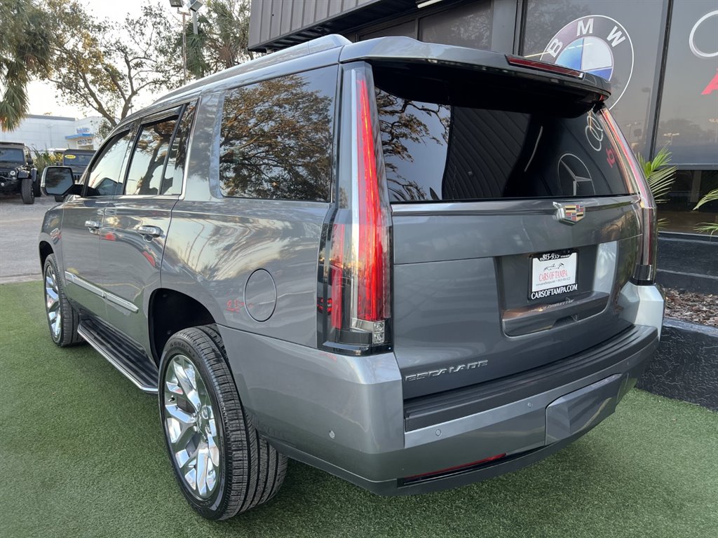 2019 Cadillac Escalade Luxury photo