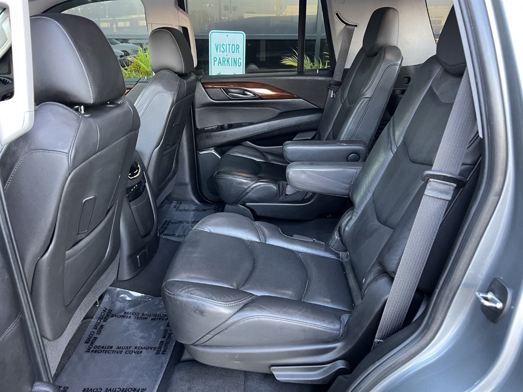 2019 Cadillac Escalade Luxury photo
