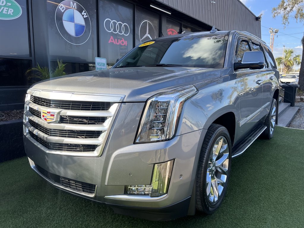 2019 Cadillac Escalade Luxury photo