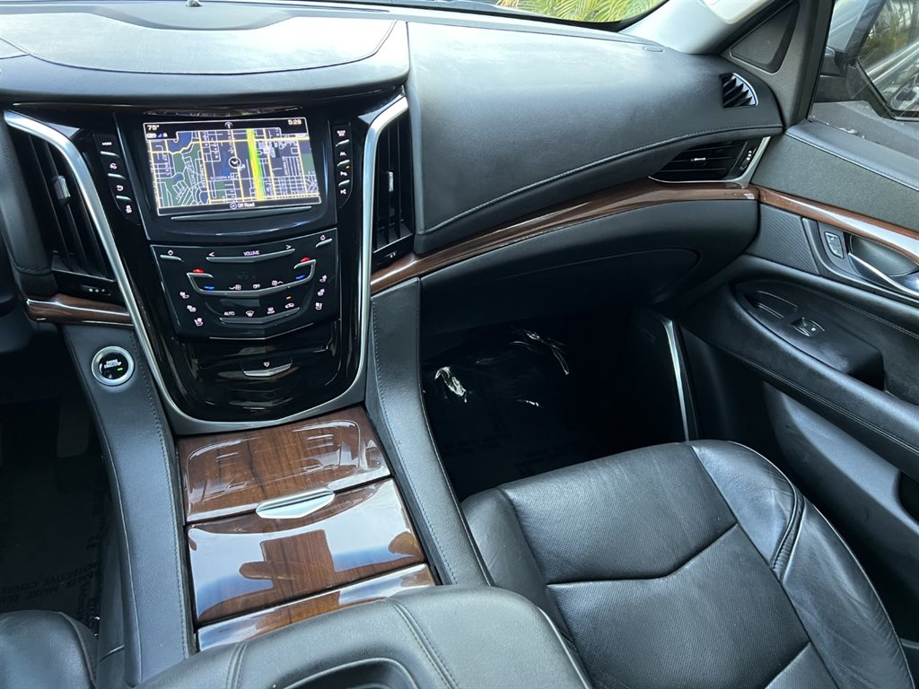 2019 Cadillac Escalade Luxury photo