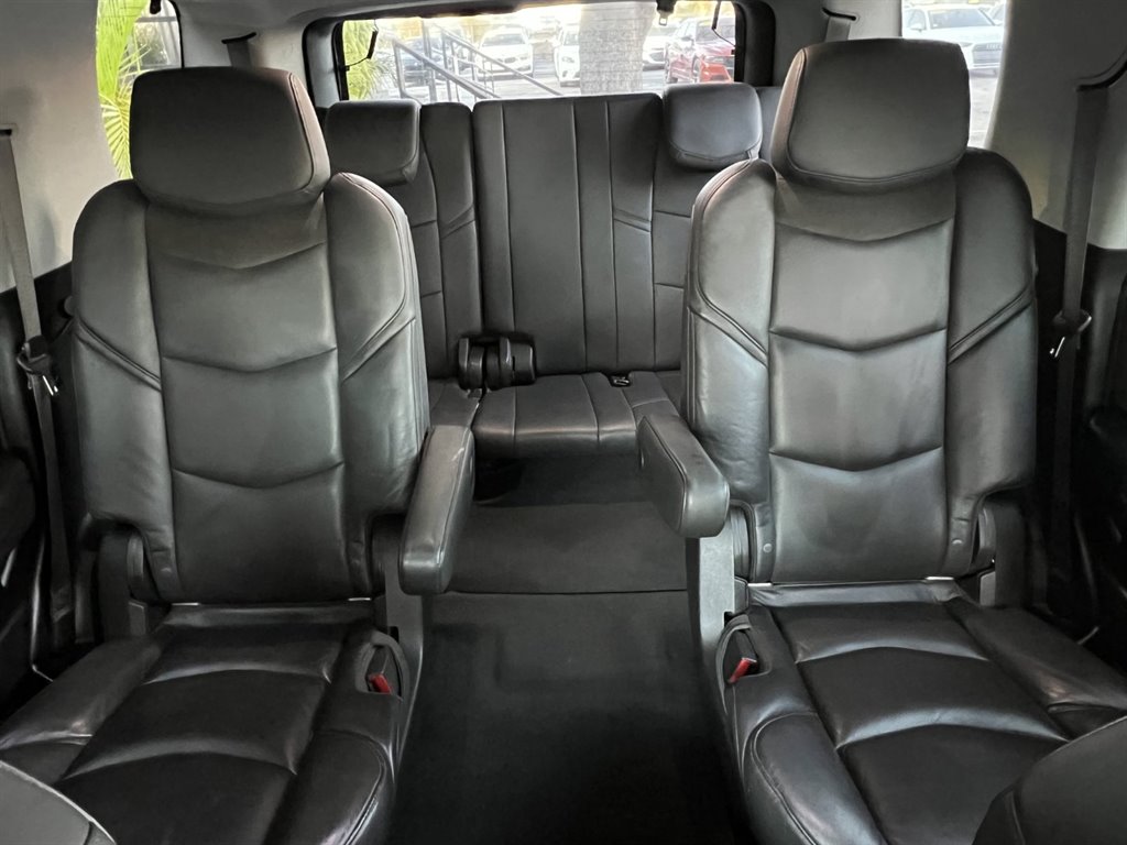 2019 Cadillac Escalade Luxury photo