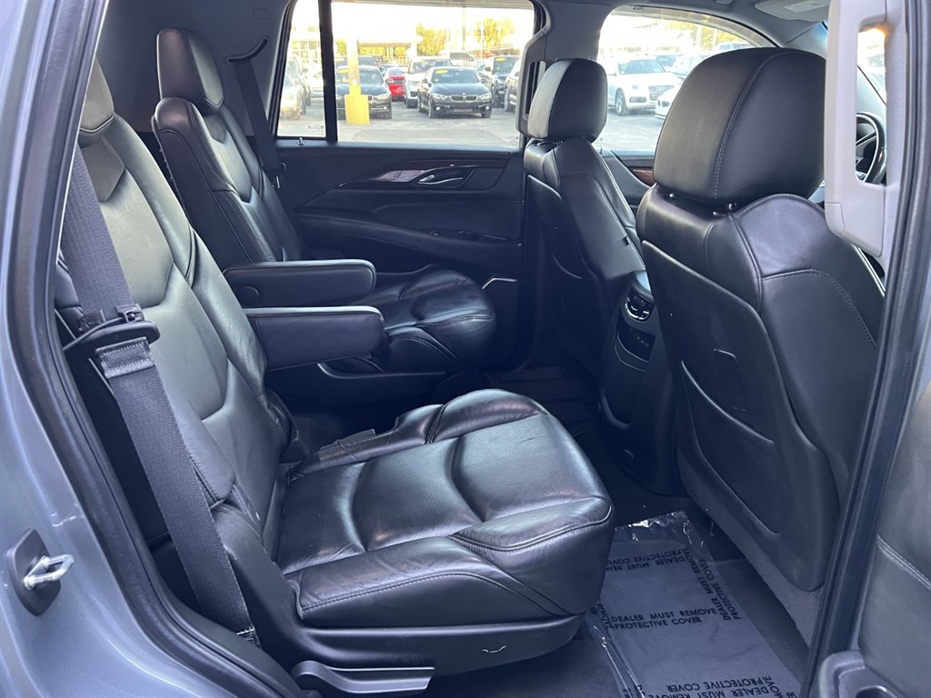 2019 Cadillac Escalade Luxury photo