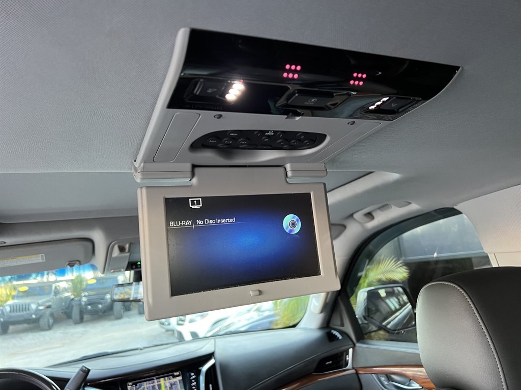 2019 Cadillac Escalade Luxury photo