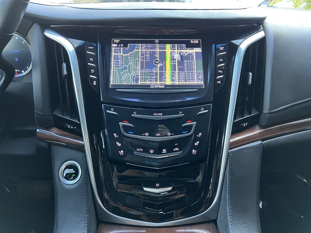 2019 Cadillac Escalade Luxury photo