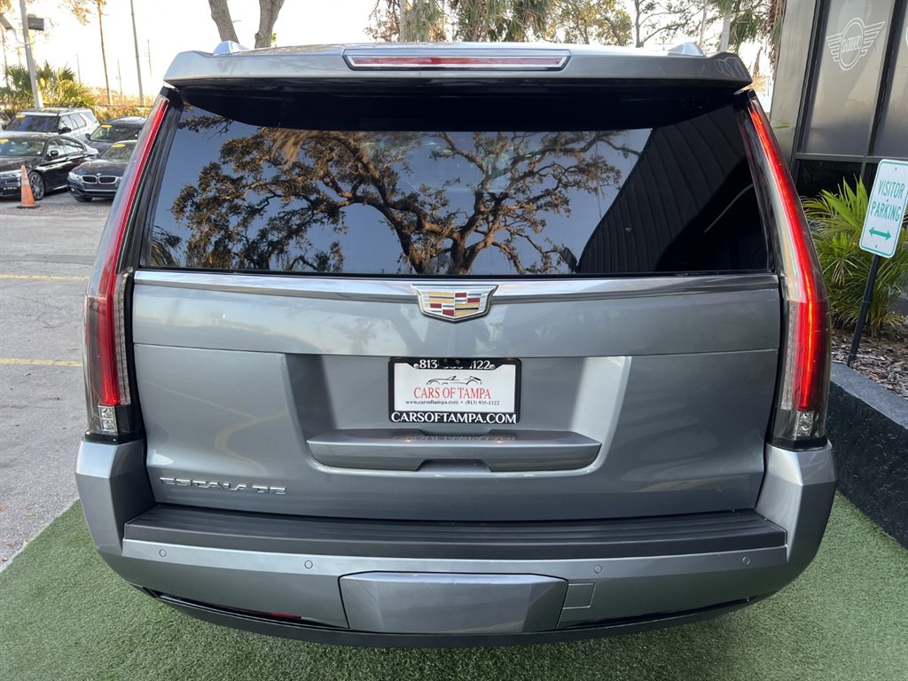 2019 Cadillac Escalade Luxury photo