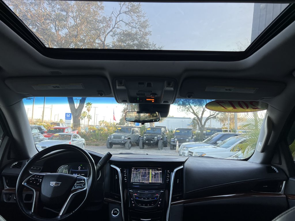 2019 Cadillac Escalade Luxury photo