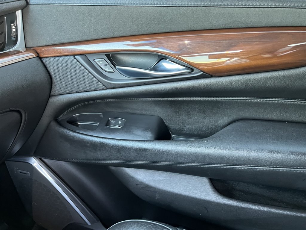 2019 Cadillac Escalade Luxury photo
