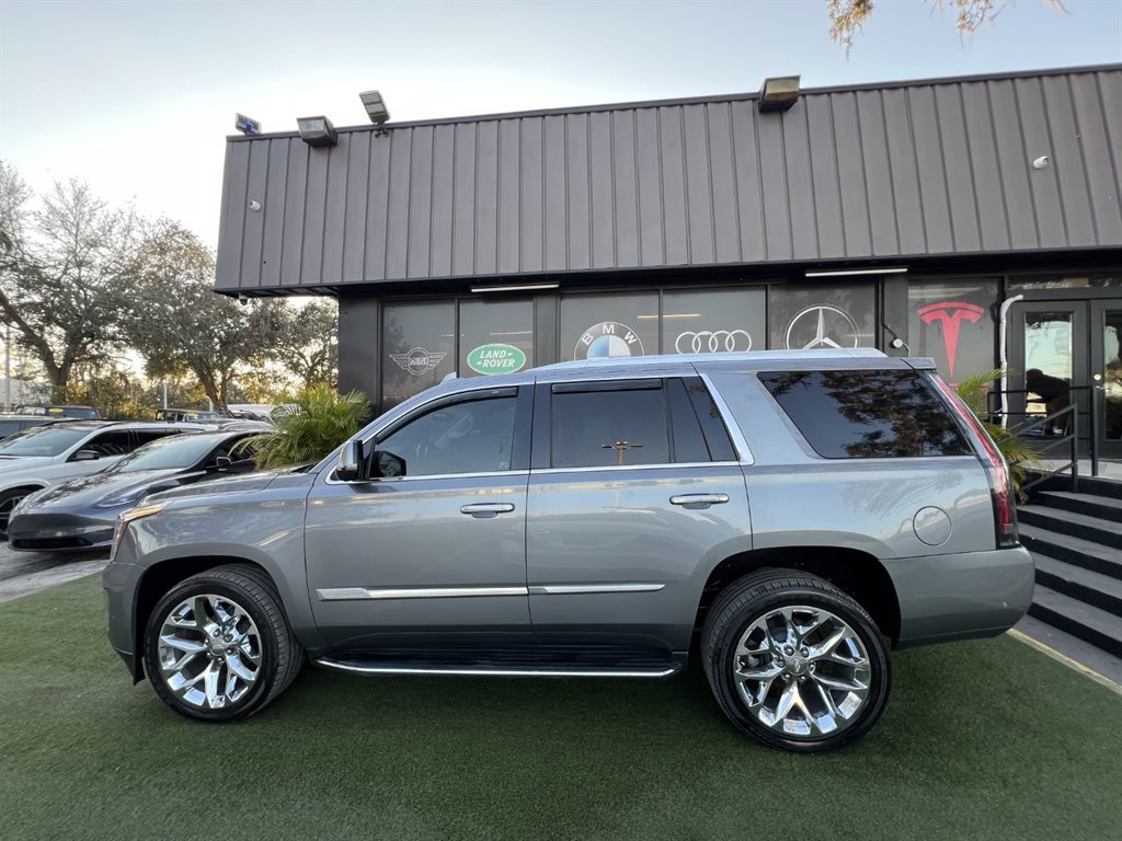 2019 Cadillac Escalade Luxury photo
