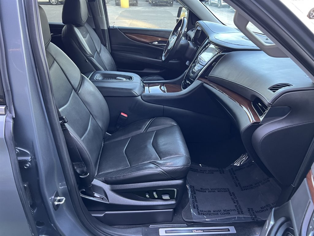 2019 Cadillac Escalade Luxury photo