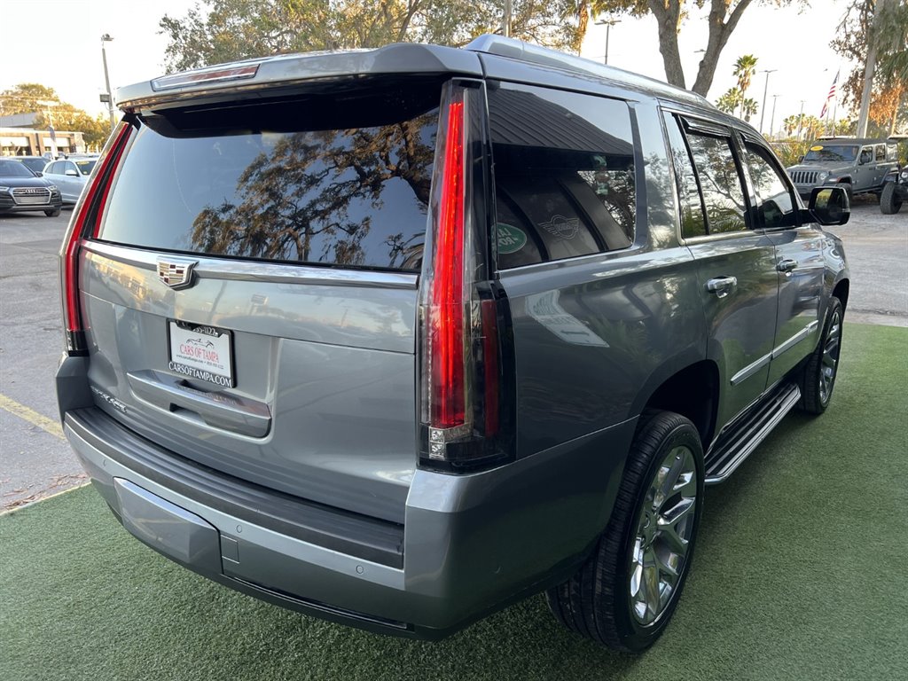 2019 Cadillac Escalade Luxury photo