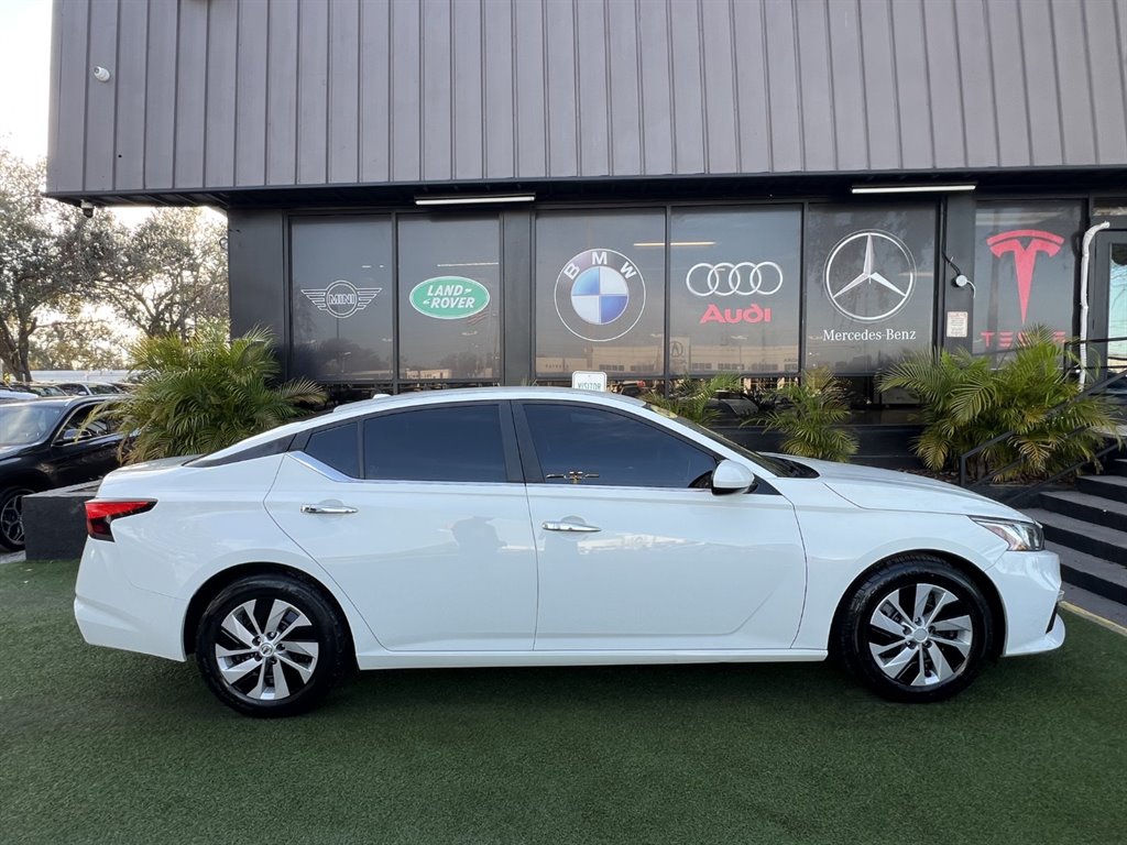 2020 Nissan Altima S photo