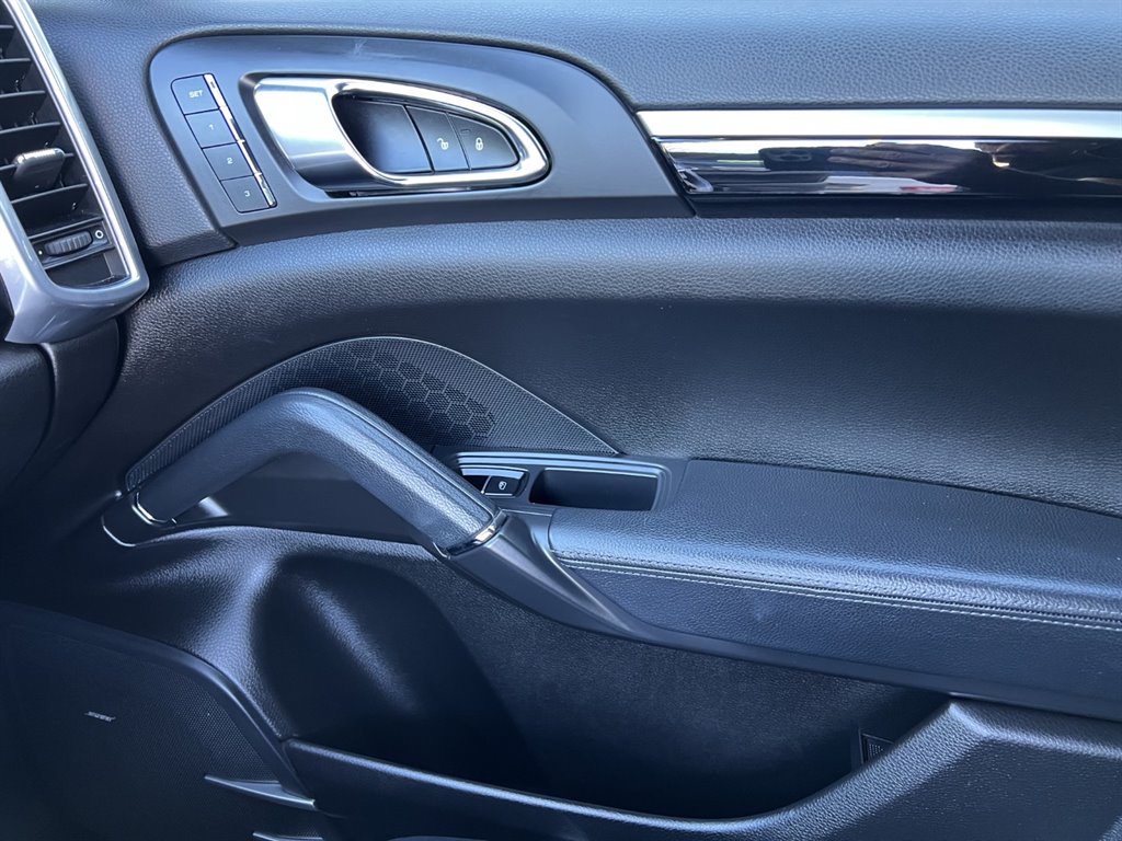 2015 Porsche Cayenne S photo