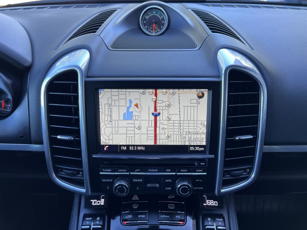 2015 Porsche Cayenne S photo