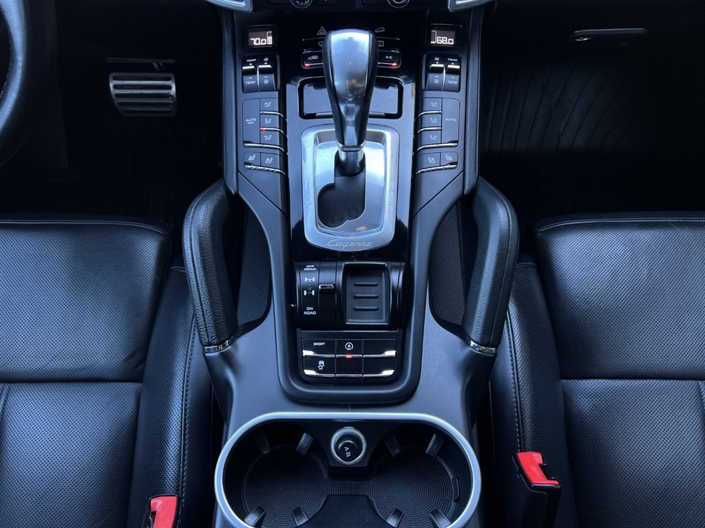 2015 Porsche Cayenne S photo