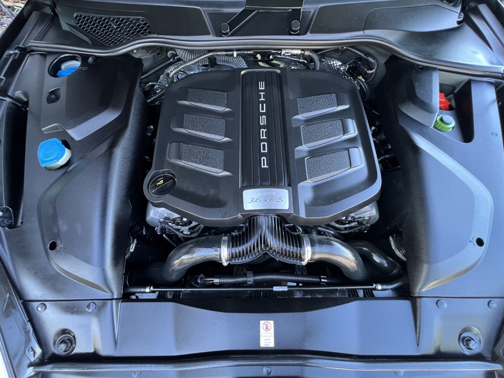 2015 Porsche Cayenne S photo