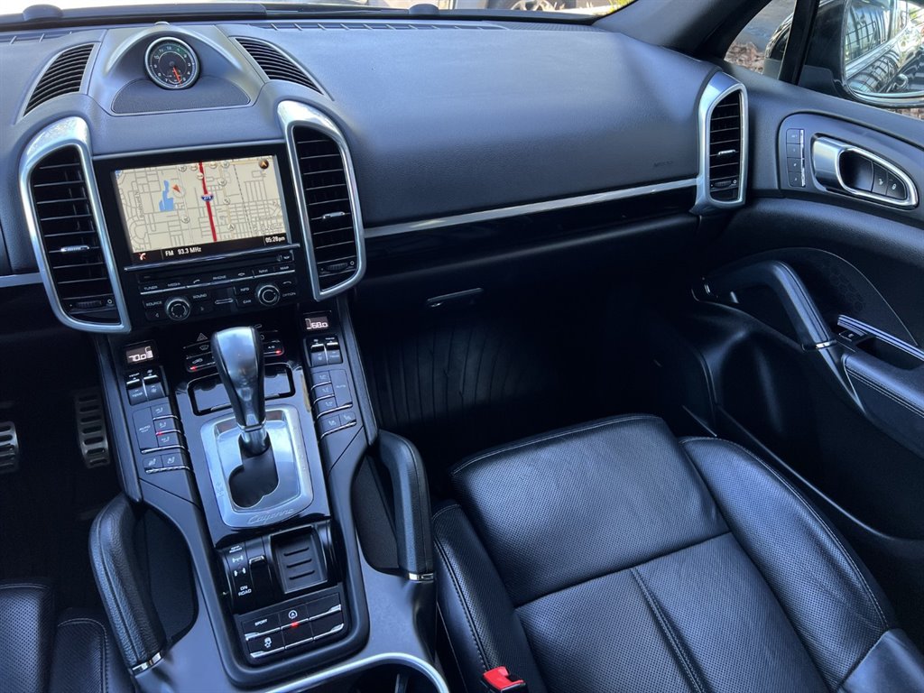 2015 Porsche Cayenne S photo