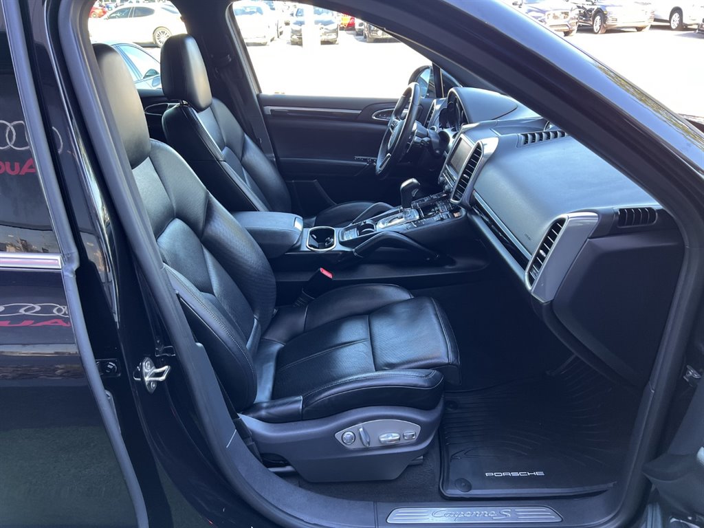2015 Porsche Cayenne S photo