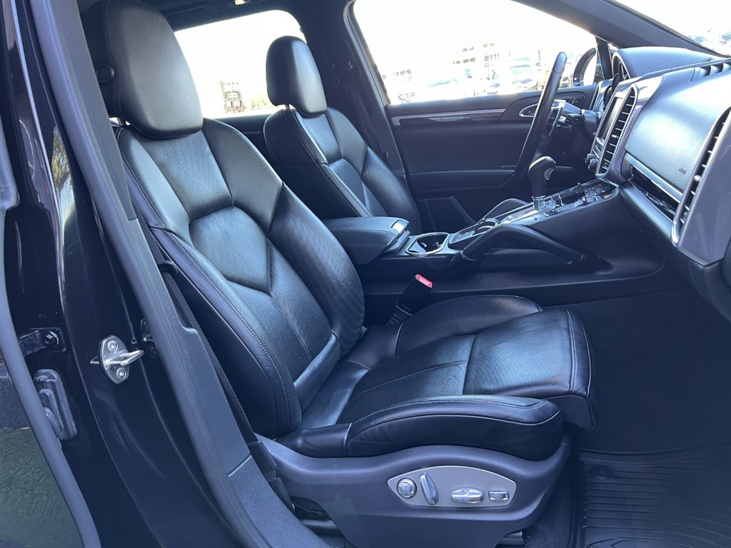 2015 Porsche Cayenne S photo