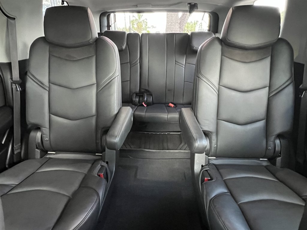 2017 Cadillac Escalade Luxury photo