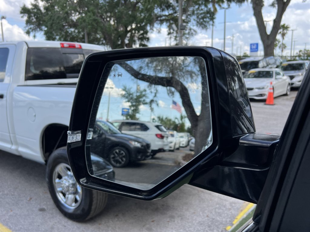 2017 Cadillac Escalade Luxury photo