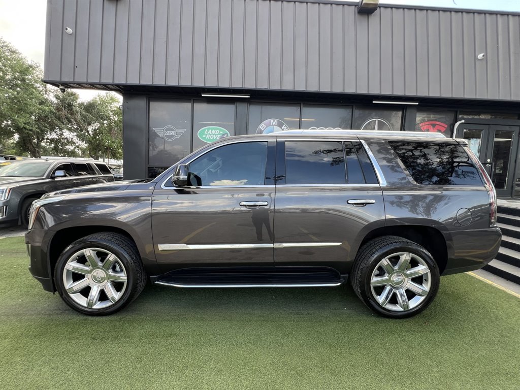2017 Cadillac Escalade Luxury photo