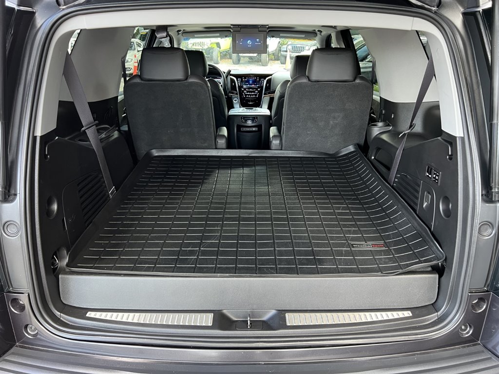2017 Cadillac Escalade Luxury photo
