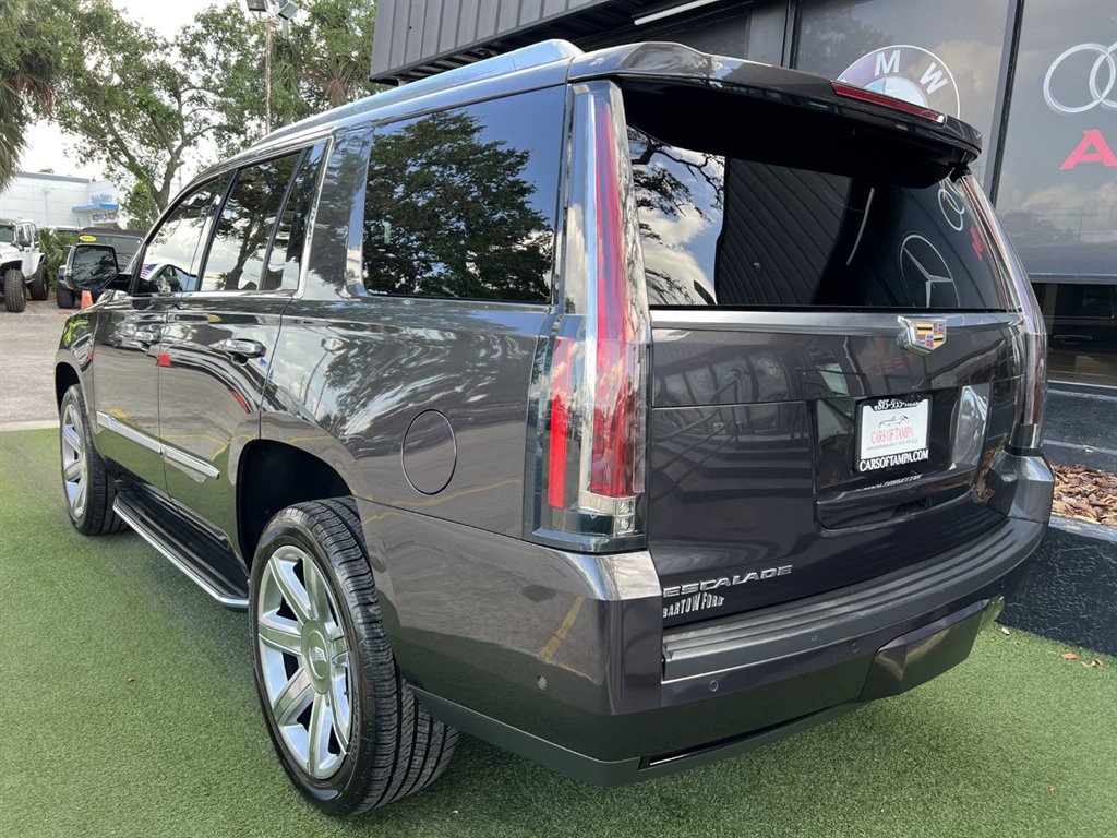 2017 Cadillac Escalade Luxury photo