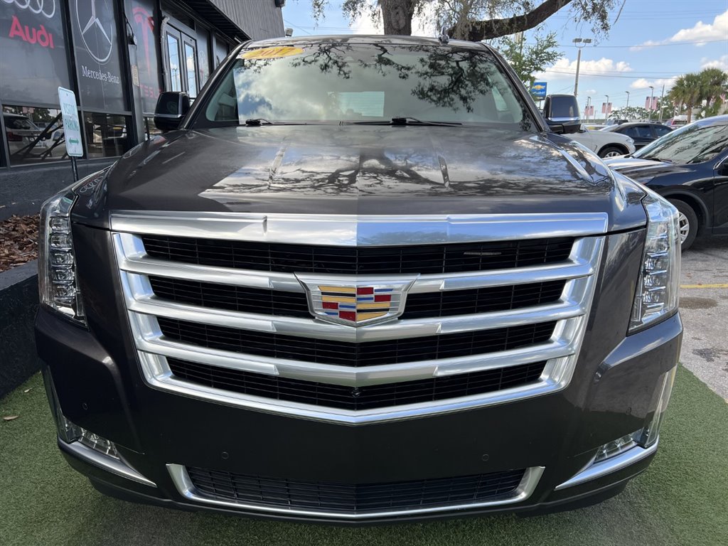 2017 Cadillac Escalade Luxury photo