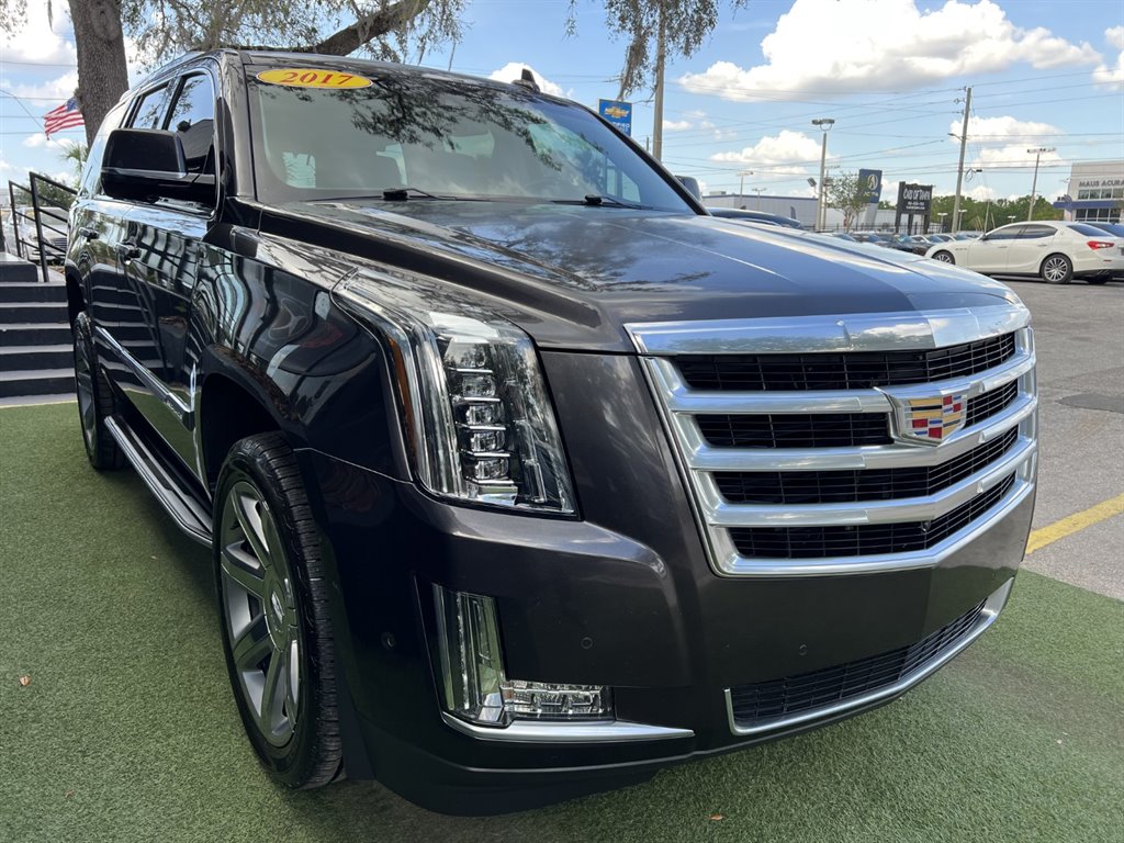 2017 Cadillac Escalade Luxury photo